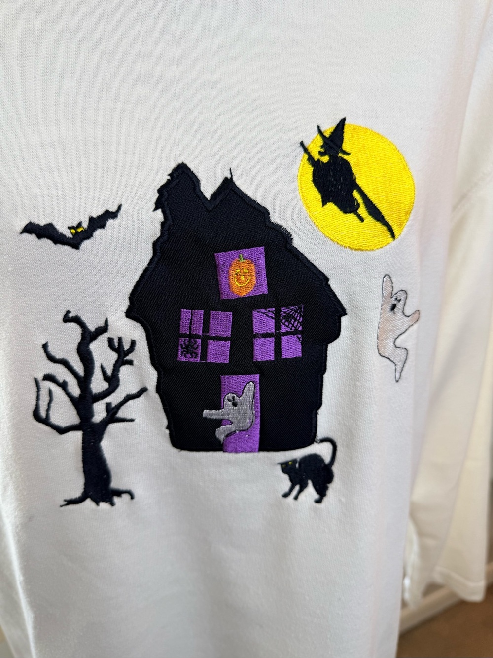Vintage 90’s Needle & Threads Halloween Witch Haunted House sweatshirt white Med - Picture 2 of 12